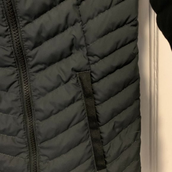 Athleta Asymmetrical Zippered -Lightweight Puffy Jacket-Grey Size M - Picture 4 of 11